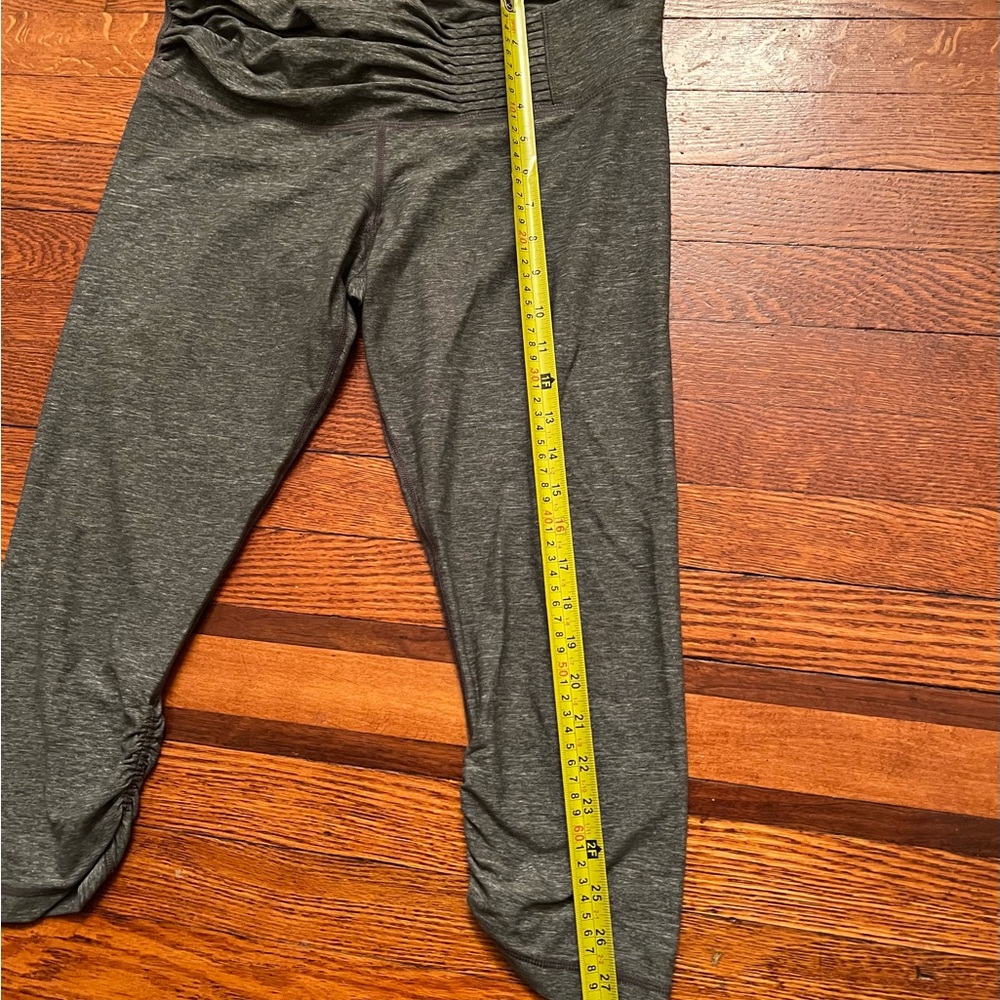 Lululemon Cropped Ruched Waist Band Grey Capri Leggings Women’s Sz 10 VHTF EUC - Picture 6 of 14